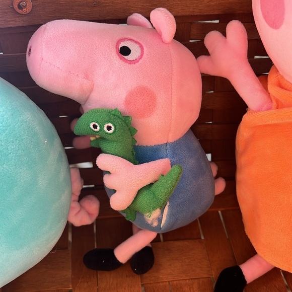 Plush Peppa Pig Family (singing peppa!) - Picture 3 of 6